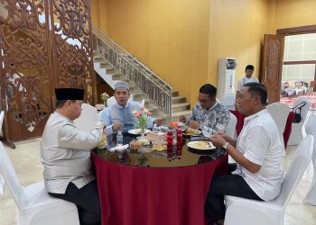 Polres Kotawaringin Timur bersama PJU laksanakan kegiatan Halal Bihalal Idul Fitri di Rumah Jabatan Forkopimda, (Bupati Kotim/ Dandim 1015) Sabtu (21/03/2026) Siang.