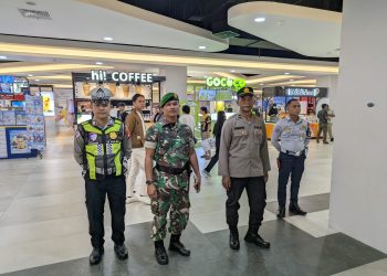Salah satunya yakni Pos Operasi Ketupat yang disiagakan di area Duta Mall, Jalan Adonis Samad, Kota Palangka Raya, Kalimantan Tengah, yang diawaki oleh para personel gabungan dari Polresta bersama Polsek Pahandut dan instansi pemerintah terkait.