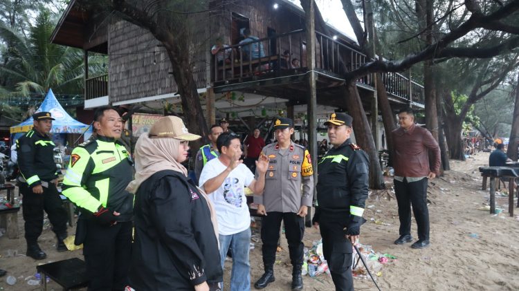 Kapolres Kotim AKBP Resky Maulana Zulkarnain, S.H.,S.l.K. M.H. didampingi Kabag Ops Polres Kotim Kompol Marsono S.H, M.M. bersama Wakil Bupati Kotim Hj Irawati, Spd. melaksanakan kegiatan kunjungan Pengecekan Pos Pelayanan Terpadu, kelengkapan personil termasuk dari instansi yang terkait, ini membuktikan sinergitas antara Polri, TNl,Pemda, dan instansi terkait lainnya.
Senin sore (23/03/26).