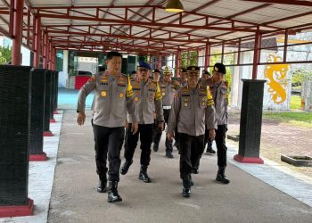 Satsamapta Objek Vital (Satpamobvit) Polresta Palangka Raya melaksanakan pengamanan kegiatan keberangkatan Kapolda Kalimantan Tengah beserta rombongan di Bandara Tjilik Riwut.