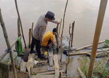 Warga Desa Sejangko I, Kecamatan Rantau Panjang, Kabupaten Ogan Ilir digegerkan dengan penemuan sesosok mayat laki-laki yang mengambang di aliran Sungai Ogan, Senin (23/3/2026) sekitar pukul 10.30 WIB.