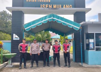 Polresta Palangka Raya melaksanakan pengamanan di sejumlah objek wisata wilayah Kecamatan Jekan Raya, seperti Kolam Renang Isen Mulang Km 5 dan Water Park Km 6.