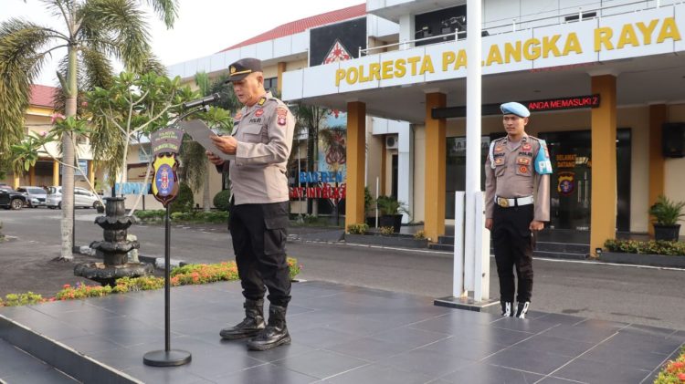 Kasiwas Polresta Palangka Raya memimpin apel pagi sekaligus memberikan arahan kepada seluruh personel, Rabu (25/3/2026).