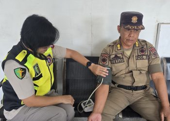 Rumah Sakit (Rumkit) Bhayangkara Tingkat III Palangka Raya Polda Kalteng secara rutin melaksanakan pemeriksaan kesehatan bagi personel yang bertugas di Pos Operasi Ketupat Telabang 2026, Rabu (25/3/2026) pagi.