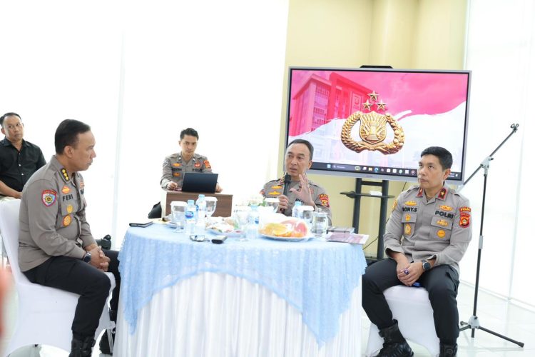 Kegiatan yang dipimpin langsung oleh Kapolda Sumsel Irjen Pol Dr. Sandi Nugroho tersebut berlangsung di Ruang Transit Lantai 1 Gedung Presisi Mapolda Sumsel.