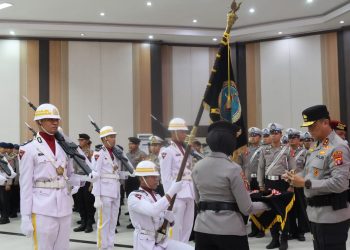 Kepolisian Daerah Kalimantan Tengah menggelar upacara pensucian Pataka "Manunggal Dharma Karya Jaya" bertempat di Gedung Graha Bhayangkara Mapolda setempat, Kamis (26/3/2026) pagi.