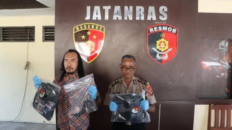 Konferensi pers digelar pada Mapolresta Palangka Raya, Jalan Tjilik Riwut Km. 3,5, Kota Palangka Raya, Kalimantan Tengah, yang dipimpin oleh Kasihumas, AKP Sukrianto dan Kanit Jatanras Satreskrim, Iptu Helmi Hamdani, S.K.M., S.H., M.M., Jumat (27/3/2026) siang.