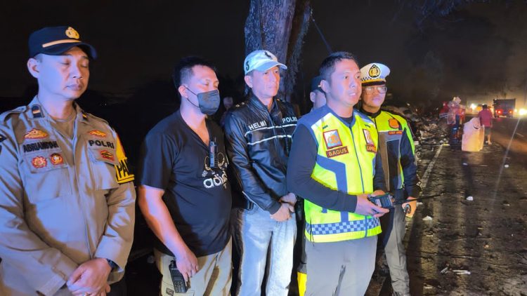 Kapolres Ogan Ilir AKBP Bagus Suryo Wibowo, S.I.K turun langsung ke lokasi kejadian bersama Waka Polres Ogan Ilir KOMPOL Helmi Ardiansyah, S.H., M.H, Kapolsek Pemulutan AKP Nugrah Angga Oktari, S.H, serta didampingi personel gabungan dari Sat Reskrim, Samapta, dan Polsek Pemulutan.