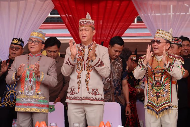 Kegiatan tersebut dihadiri oleh sejumlah pejabat penting, di antaranya Gubernur Kalimantan Tengah H. Agustiar Sabran, Kapolda Kalimantan Tengah Irjen Pol Iwan Kurniawan, S.I.K., M.Si., unsur Forkopimda Provinsi dan Kabupaten, Bupati Kapuas, Kapolres Kapuas, serta tokoh agama, tokoh adat, tokoh masyarakat, dberbagai elemen masyarakat lainnya.