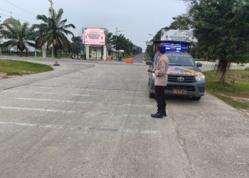 Personel Polsek Indralaya melaksanakan kegiatan patroli subuh guna mengantisipasi berbagai potensi gangguan keamanan dan ketertiban masyarakat (kamtibmas) di wilayah hukumnya, Sabtu (7/3/2026) pagi.
