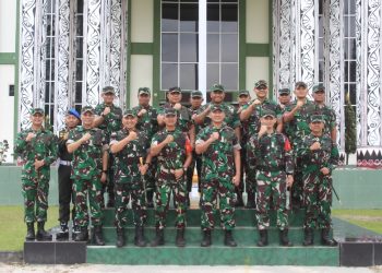 Kedatangan Mayjend TNI Hendy Antariksa disambut langsung oleh Danyon TP 901/SG Letkol Inf Mahfudz, S. Sos. dan seluruh staf, sebelumnya Pangdam l/Bukit Barisan, juga mengunjungi Makodim 0207/Simalungun.