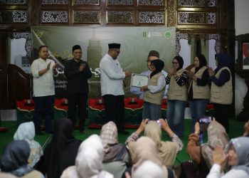 Bupati juga menyerahkan bantuan sebesar Rp5.000.000 kepada perwakilan Garda Emas dari wilayah Karangreja sebagai bentuk dukungan terhadap kegiatan dan semangat para pemuda.