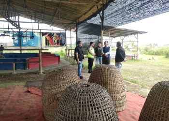 Tim gabungan Satreskrim Polres Purbalingga bersama Polsek Bukateja mendatangi lokasi yang diduga sebagai tempat judi sabung ayam di Desa Kedungjati, Kecamatan Bukateja, Purbalingga, Minggu (15/3/2026) sore.