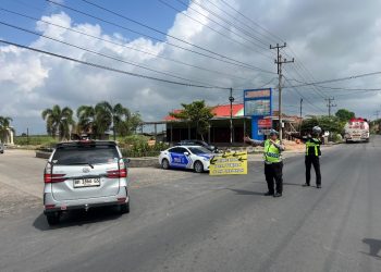Satlantas Polres Ogan Ilir bergerak cepat melakukan pengalihan arus lalu lintas di kawasan Pasar Indralaya, Jumat pagi (20/03/2026).