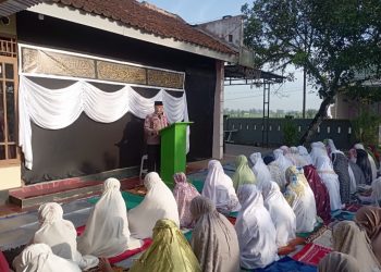 Bhabinkamtibmas Polsek Bukateja, Aipda Shabibul In’am, dipercaya menjadi imam sekaligus khatib pada pelaksanaan Salat Idul Fitri 1447 Hijriah di Dusun 1, Desa Majasari, Kecamatan Bukateja, Sabtu (21/3/2026) pagi.