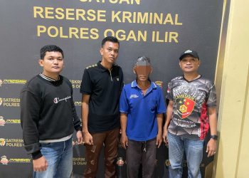 Pelaku diketahui berinisial SL (49), yang merupakan paman korban. Sementara identitas korban tidak dipublikasikan karena masih di bawah umur.