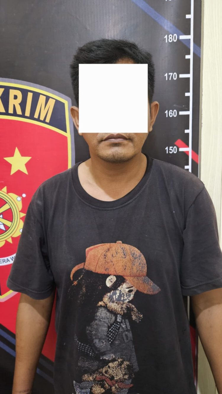 Unit Resmob Satuan Reserse Kriminal (Satreskrim) Polres Seruyan bertindak cepat memburu seorang pria yang nekat mengaku sebagai anggota polisi untuk melakukan aksi pemerasan terhadap wisatawan di kawasan pantai Kuala Pembuang
