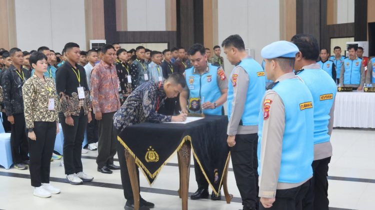 Polda Kalteng) menggelar pengambilan sumpah dan penandatanganan Pakta Integritas penerimaan terpadu anggota Polri Tahun Anggaran 2026, bertempat di Gedung Graha Bhayangkara, Mapolda setempat, Jl. Tjilik Riwut Km.1, Kota Palangka Raya, Selasa (31/3/2026) pagi.