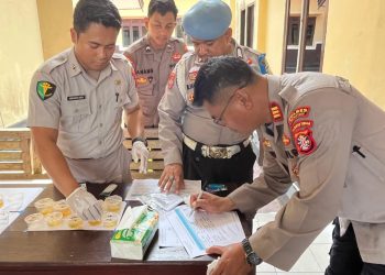 Kabag Ops Polres Seruyan AKP AFIF HASAN, S.H., M.M. memimpin langsung kegiatan Gaktibplin pemeriksaan test urine terhadap personel yang melaksanakan tugas pengamanan di wilayah hukum Polres Seruyan, pada Selasa 31/3/2026 mulai pukul 13.00 WIB hingga selesai.