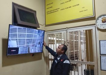 Personel Satuan Tahanan dan Barang Bukti (Sat Tahti) Polres Ogan Ilir secara rutin melaksanakan kegiatan kontrol dan pengecekan tahanan, khususnya pada jam-jam rawan.