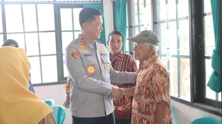 Kegiatan tersebut dipimpin oleh, Kapolda Kalteng Irjen Pol Iwan Kurniawan, didampingi Ketua Bhayangkari Daerah Kalteng Ny. Maya Iwan dan diikuti sejumlah pejabat utama Polda dan pengurus Bhayangkari.