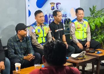 Audiensi yang berlangsung mulai pukul 20.00 WIB di Svmmit.co Kuala Pembuang ini diikuti oleh perwakilan klub motor SENDAL, JMCI, SAS, dan SuperMoto.