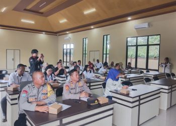 Bag SDM Polresta Palangka Raya menghadiri kegiatan forum konsultasi publik yang digelar oleh Dinas Sosial Kota Palangka Raya.