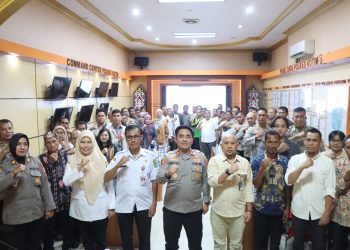 Kegiatan ini dipimpin oleh Kapolres Kotim, AKBP Resky Maulana Zulkarnain, S.H., S.I.K., M.H., didampingi Kabag SDM AKP Lindawati, S.H dan dihadiri oleh Bupati Kotim atau yang mewakili, Sekretaris Dinas Pertanian dan Ketahanan Pangan Kab. Kotim, Kepala Bulog Kab. Kotim, pimpinan bank BRI, Mandiri, BTN atau yang mewakili, para Kapolsek jajaran Polres Kotim, dan petani/poktan/gapoktan binaan Polres Kotim, pada hari Rabu pagi (01/04/2026).