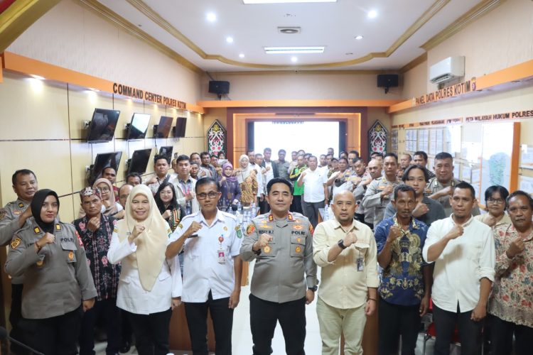 Kegiatan ini dipimpin oleh Kapolres Kotim, AKBP Resky Maulana Zulkarnain, S.H., S.I.K., M.H., didampingi Kabag SDM AKP Lindawati, S.H dan dihadiri oleh Bupati Kotim atau yang mewakili, Sekretaris Dinas Pertanian dan Ketahanan Pangan Kab. Kotim, Kepala Bulog Kab. Kotim, pimpinan bank BRI, Mandiri, BTN atau yang mewakili, para Kapolsek jajaran Polres Kotim, dan petani/poktan/gapoktan binaan Polres Kotim, pada hari Rabu pagi (01/04/2026).