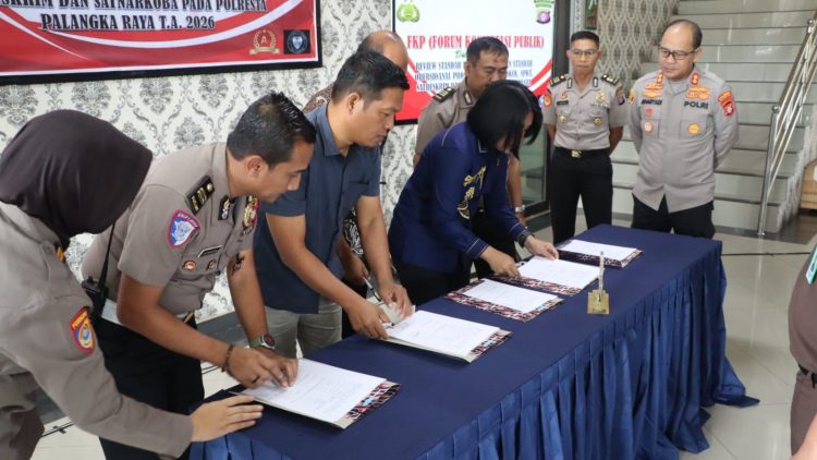 Polresta Palangka Raya menggelar kegiatan Forum Konsultasi Publik (FKP) dalam rangka peningkatan kualitas pelayanan kepada masyarakat yang dilaksanakan di ruang lobi Mapolresta Palangka Raya, Jalan Tjilik Riwut Km 3,5, Kelurahan Bukit Tunggal, Kecamatan Jekan Raya.