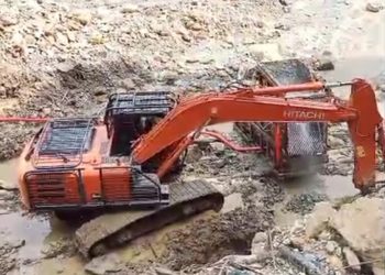 Ratusan hektar bantaran sungai dan hutan di sejumlah kecamatan dalam kabupaten Nagan Raya porak poranda akibat dari penambangan emas ilegal yang menggunakan ratusan alat berat ekscavator tanpa melakukan reklamasi.