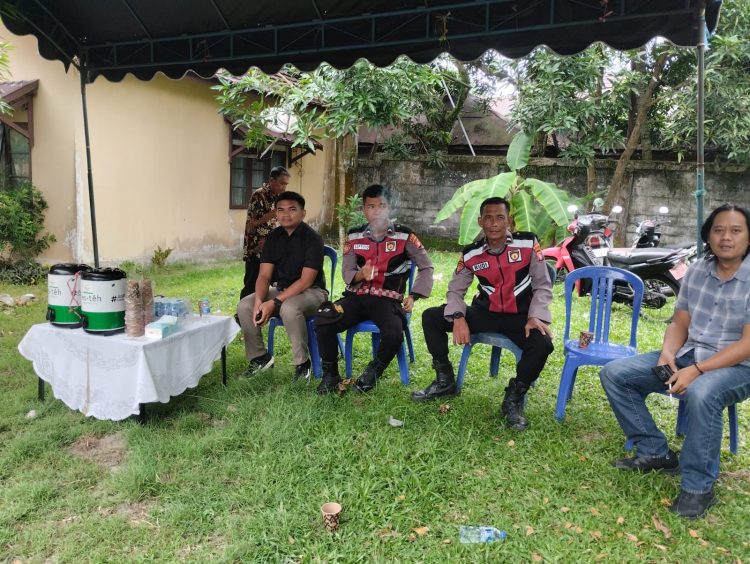Personel Polresta Palangka Raya melaksanakan pengamanan kegiatan Ibadah Jumat Agung dalam rangka perayaan Paskah Tahun 2026 di Gereja Sion, Jalan Tjilik Riwut Km 1,5, Kelurahan Palangka, Kecamatan Jekan Raya.