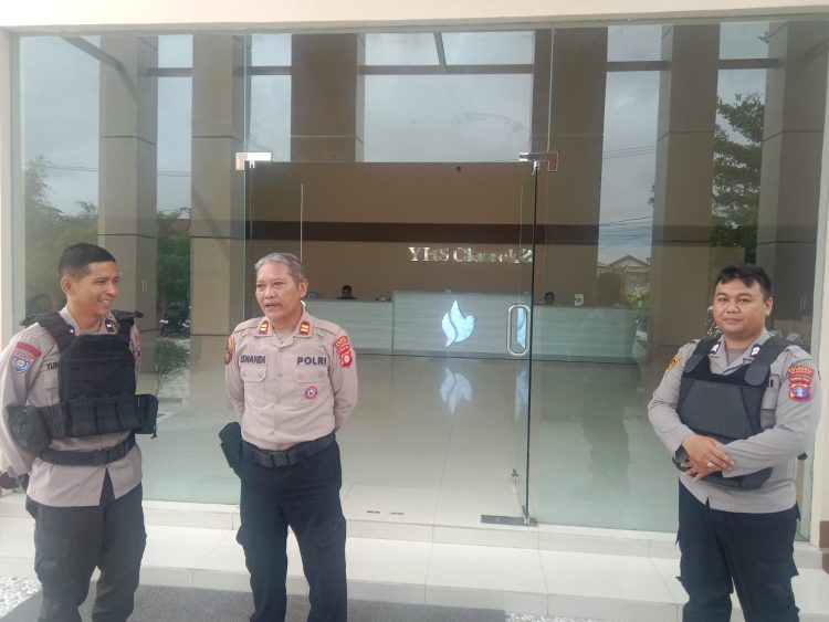 Pengamanan dipimpin oleh Iptu Isnandi selaku Padal bersama Aipda Yunianto dan Briptu Anggi Alfianoor, guna memastikan seluruh rangkaian ibadah berjalan aman dan tertib.
