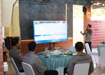 Kapolda Sumsel, Sandi Nugroho, dalam kegiatan evaluasi dan paparan tugas pokok fungsi Biro SDM yang digelar di Ruang Cafe 96 Gedung Promoter Polda Sumsel, Senin (6/4/2026).