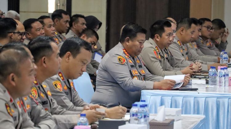 Kapolresta Palangka Raya, Kombes Pol. Dedy Supriadi, S.I.K., M.H. mewakili kesatuannya untuk menghadiri Gelar Operasional (GO) yang diselenggarakan oleh Polda Kalteng untuk periode Triwulan I Tahun 2026, Rabu (8/4/2026) pagi.