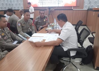 Audit berlangsung di Aula Rupatama Mapolresta Palangka Raya, Jalan Tjilik Riwut Km 3,5, Kota Palangka Raya, Kalimantan Tengah, dengan dihadiri oleh para Pejabat Utama, Bendara Penerimaan (Benma) beserta asisten dari satuan fungsi terkait, Rabu (8/4/2026) pagi.