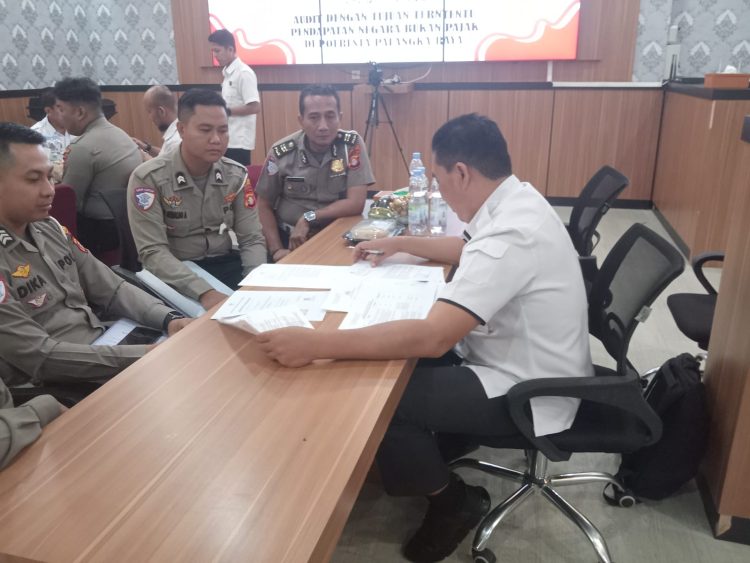 Audit berlangsung di Aula Rupatama Mapolresta Palangka Raya, Jalan Tjilik Riwut Km 3,5, Kota Palangka Raya, Kalimantan Tengah, dengan dihadiri oleh para Pejabat Utama, Bendara Penerimaan (Benma) beserta asisten dari satuan fungsi terkait, Rabu (8/4/2026) pagi.