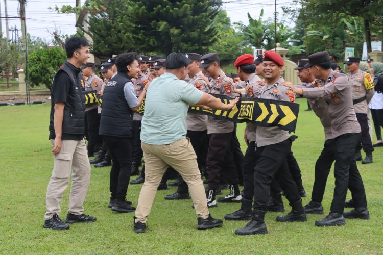 Polres Ogan Ilir menggelar latihan Dalmas (Pengendalian Massa) pada Rabu, 08 April 2026. Kegiatan tersebut dilaksanakan di halaman utama Polres Ogan Ilir, dimulai pukul 08.00 WIB hingga selesai.