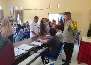 Kegiatan tersebut berlangsung di Kantor Kelurahan Sabaru, Jalan RTA Milono Km 08, Kecamatan Sabangau, dengan melibatkan staf kelurahan serta masyarakat penerima bantuan.
