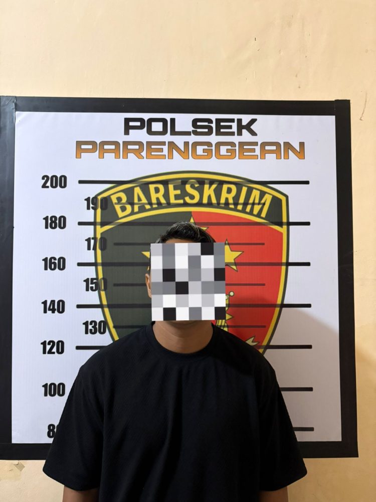 Polsek Parenggean Polres Kotim telah mengamankan Terlapor RM bin TM (25th), AL bin ND (40th) dan AS bin HS (46th) yang diduga melakukan pencurian buah sawit di TKP Jl Blok E20 Afdeling 3 Kopersi Panca Karya bermitra. dengan PT. Surya Inti Sawit Kahuripan (PT. SISK Makin) Desa Beringin Tunggal Jaya Kec. Parenggean Kab. Kotim Prov. Kalteng