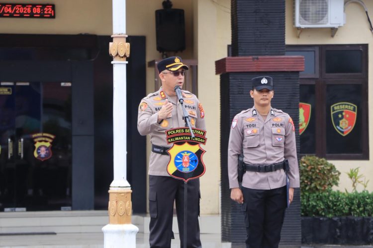 Kapolres Seruyan AKBP BEDDY SUWENDI, S.H., S.I.K. memimpin langsung Apel Pagi Jam Pimpinan di Halaman Mako Polres Seruyan pada Senin (13/4/25) pukul 07.30 WIB