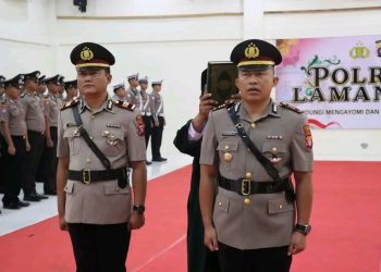 Kapolres Lamandau AKBP Joko Handono, S.I.K., M.H.,M.M. memimpin langsung upacara serah terima jabatan (sertijab) Kepala Satuan Lalu Lintas (Kasat Lantas) Polres Lamandau yang dilaksanakan di Aula Tantya Sudhirajati Polres Lamandau, Senin (13/4/2026).