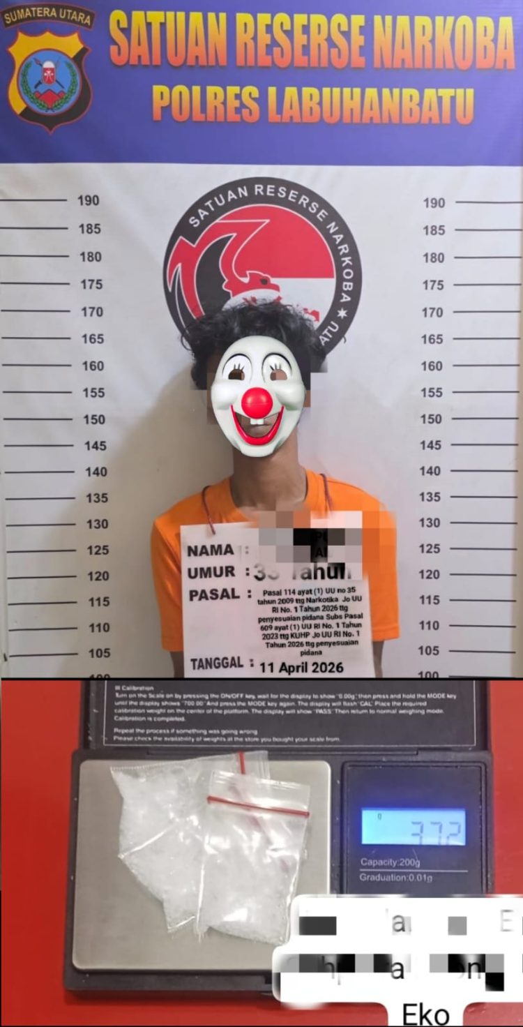 petugas berhasil mengamankan seorang pria berinisial ESR alias Eko (33), warga Dusun Bangun Sari, Desa Janji, Kecamatan Bilah Barat. Dari tangan pelaku, petugas menyita barang bukti berupa tiga bungkus plastik klip berisi diduga narkotika jenis sabu dengan berat bruto 3,72 gram, satu unit timbangan elektrik, serta satu unit sepeda motor Honda Supra X 125.