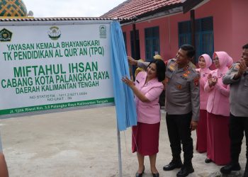 Kapolda didampingi Ketua Bhayangkari Kalteng Ibu Maya Iwan Kurniawan, sejumlah pejabat utama Polda, serta Kapolresta Palangka Raya dan pejabat utama Polresta.