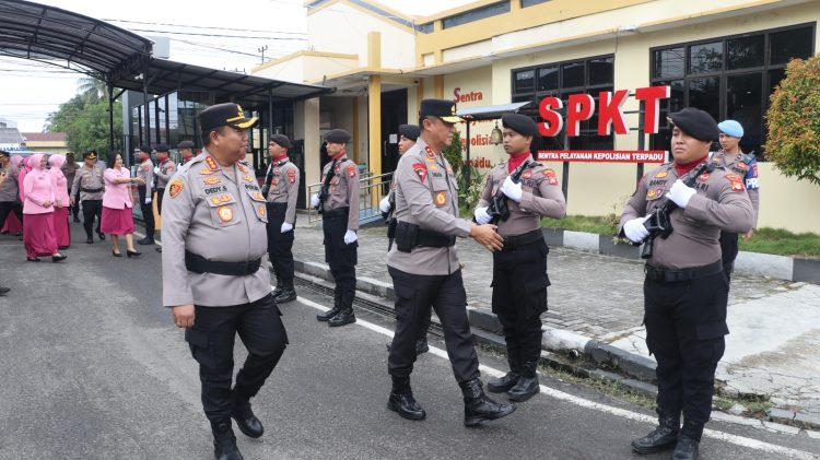 Kapolresta Palangka Raya Kombes Pol Dedy Supriadi, S.I.K., M.H. menyambut hangat kedatangan Kapolda Kalimantan Tengah beserta rombongan dalam kunjungan kerja di Mapolresta Palangka Raya.