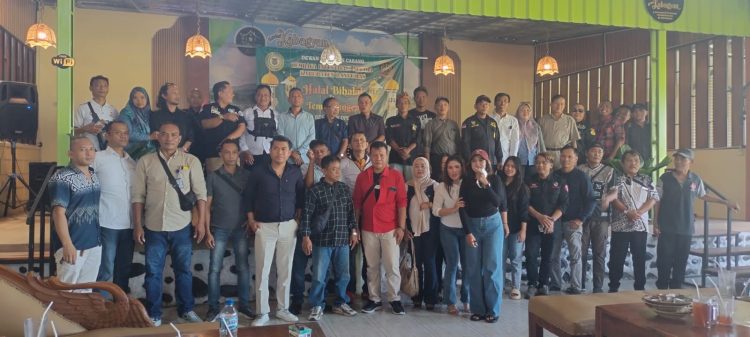 Kegiatan ini digelar di Kedai Rumah Makan Kabagyan, Desa Rawa Salak, Wiradadi, Kecamatan Sukaraja, Kabupaten Banyumas, dan dihadiri pengurus serta anggota LIN, perwakilan media, LSM, serta aparat kewilayahan.