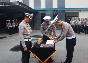 Dirlantas Polda Kalteng Kombes Pol. Yusep Dwi Prastiya, S.H., S.I.K., M.H. memimpin langsung Kegiatan Penandatanganan Pakta Integritas Ditlantas Polda Kalteng yang dilaksanakan di lapangan Ditlantas Polda Kalteng. Selasa, (14/4/2026) Pagi.