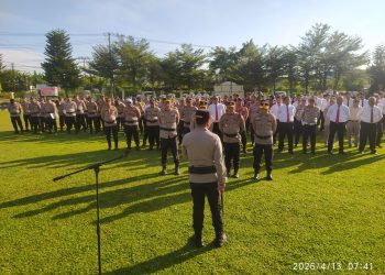Kegiatan tersebut dilaksanakan pada Senin (13/4/2026) pukul 07.30 WIB, sebagai bentuk apresiasi atas dedikasi personel dalam menjalankan tugas kepolisian serta memberikan pelayanan terbaik kepada masyarakat.