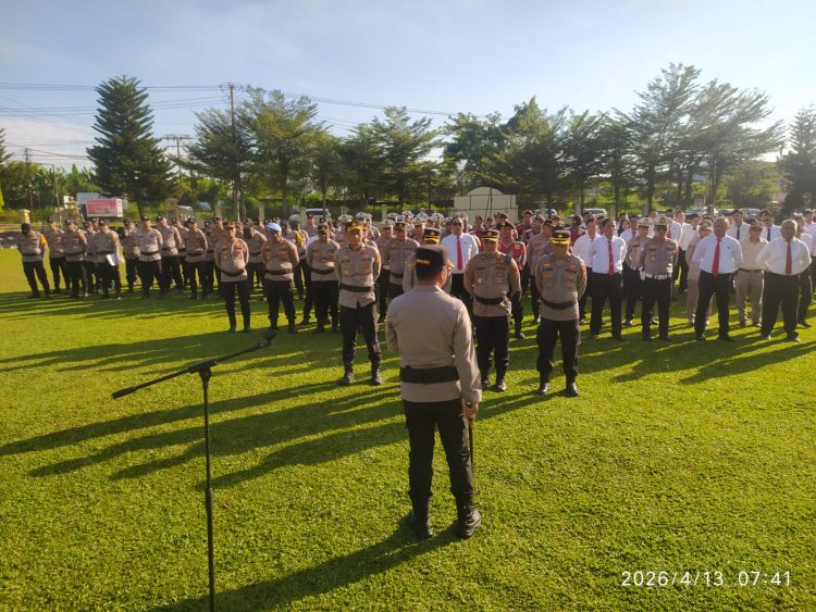 Kegiatan tersebut dilaksanakan pada Senin (13/4/2026) pukul 07.30 WIB, sebagai bentuk apresiasi atas dedikasi personel dalam menjalankan tugas kepolisian serta memberikan pelayanan terbaik kepada masyarakat.
