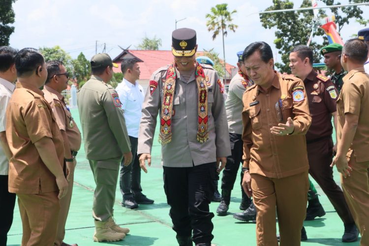 Kapolres Murung Raya (Mura), AKBP Franky M. Monathen, S.I.K., bersama jajaran Forkopimda menyambut kedatangan Wakapolda Kalteng, Brigjen Pol Drs. Yosi Muhamartha, dalam rangka kunjungan kerja di Kabupaten Murung Raya, Selasa (14/4/2026).